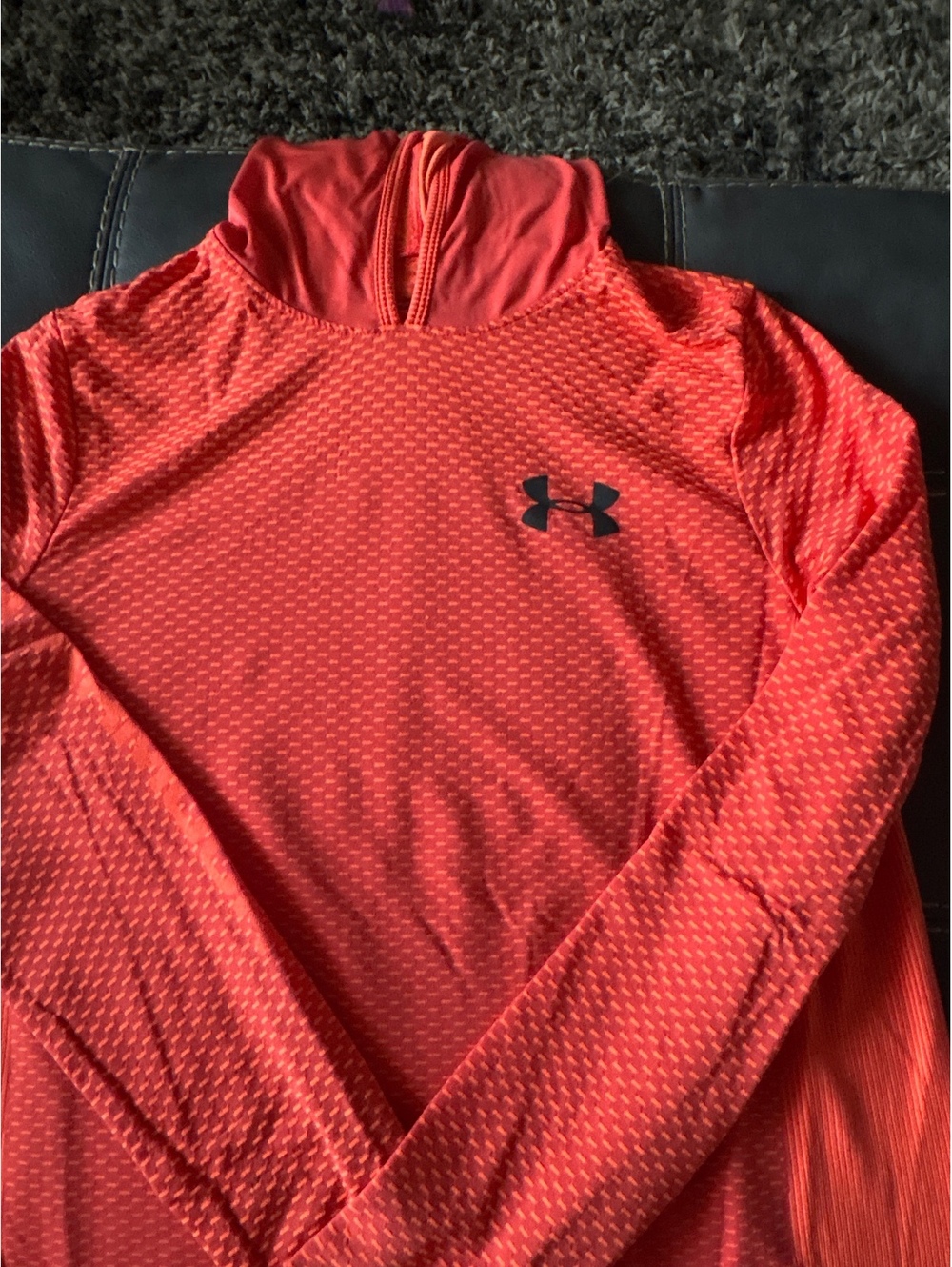 Youth boys under armour shirt with hood sz youth xl